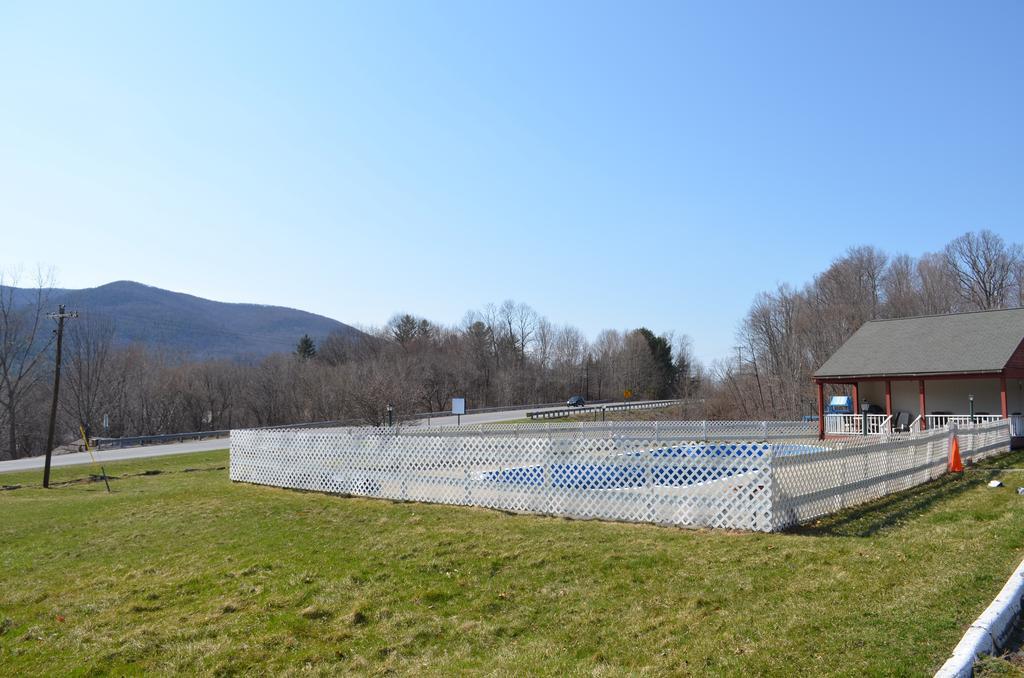 Ladd Brook Inn Pownal Esterno foto